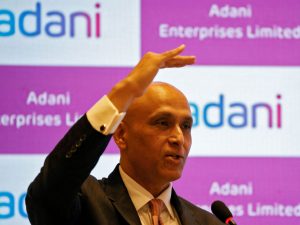 “أداني” تنفي اتهامات الرشوة وتؤكد المضي في توسعاتها
