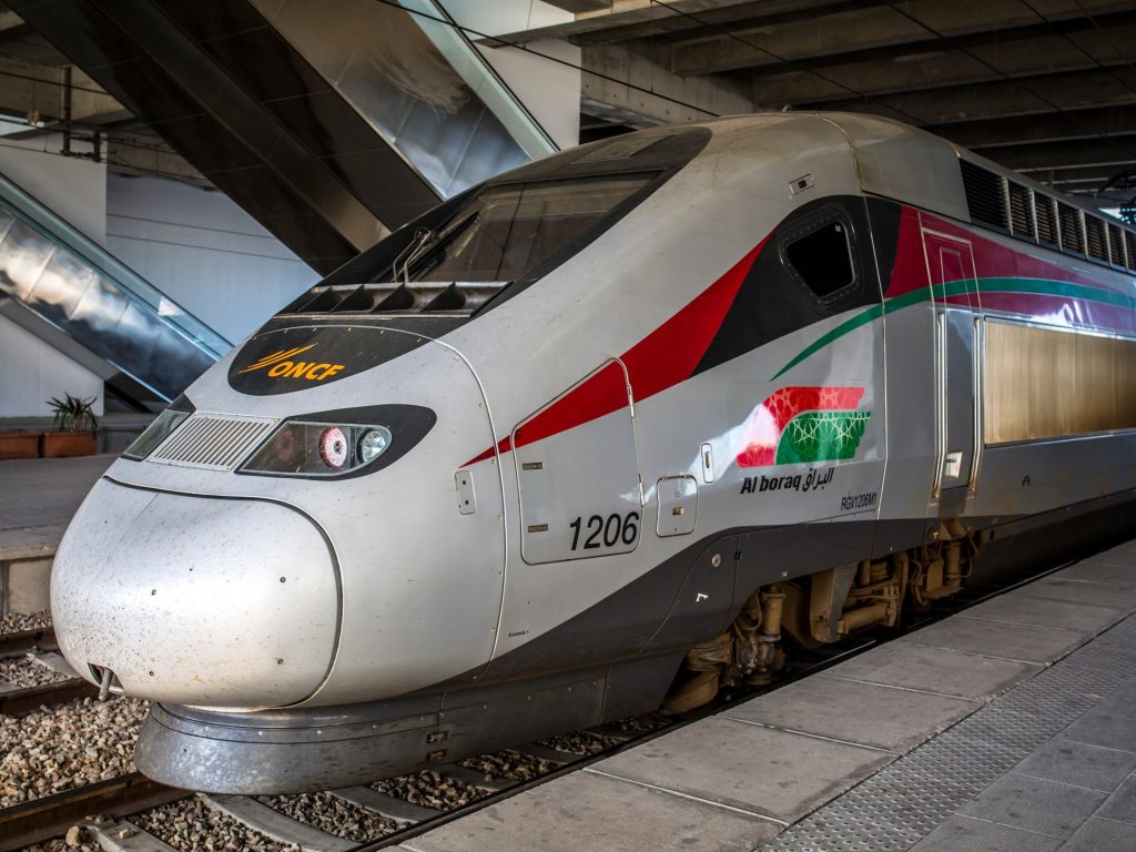 المغرب يبحث تمويل توسيع سكة الحديد بـ8.8 مليارات دولار