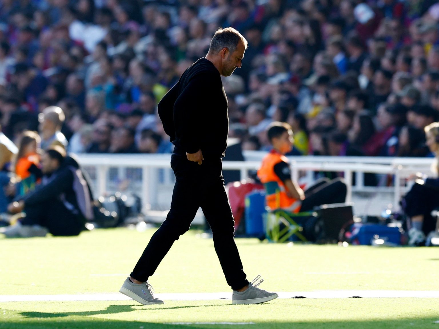 استئناف برشلونة ضد قرار طرد فليك يواجه تعقيدات قانونية