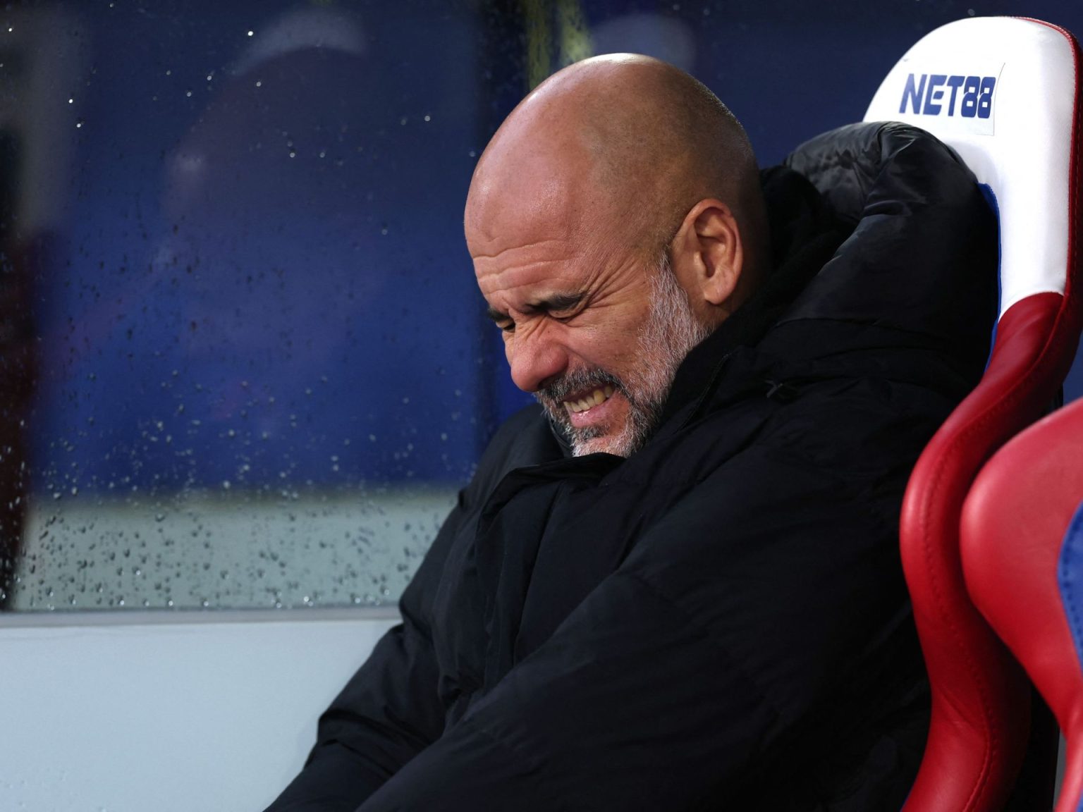 تأثير أداء مانشستر سيتي الصادم على غوارديولا