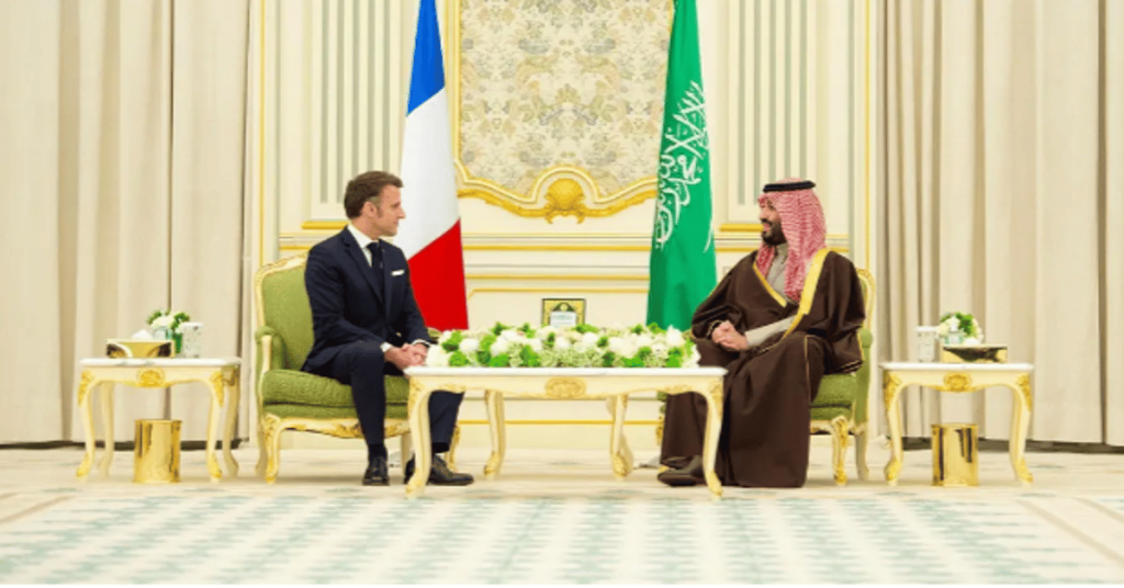 ولي العهد وماكرون يشهدان مراسم توقيع مذكرة تفاهم بشأن تشكيل مجلس الشراكة الاستراتيجي
