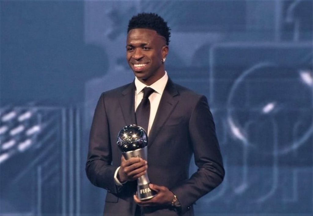 فينيسيوس جونيور يفوز بجائزة أفضل لاعب في العالم في حفل FIFA Best