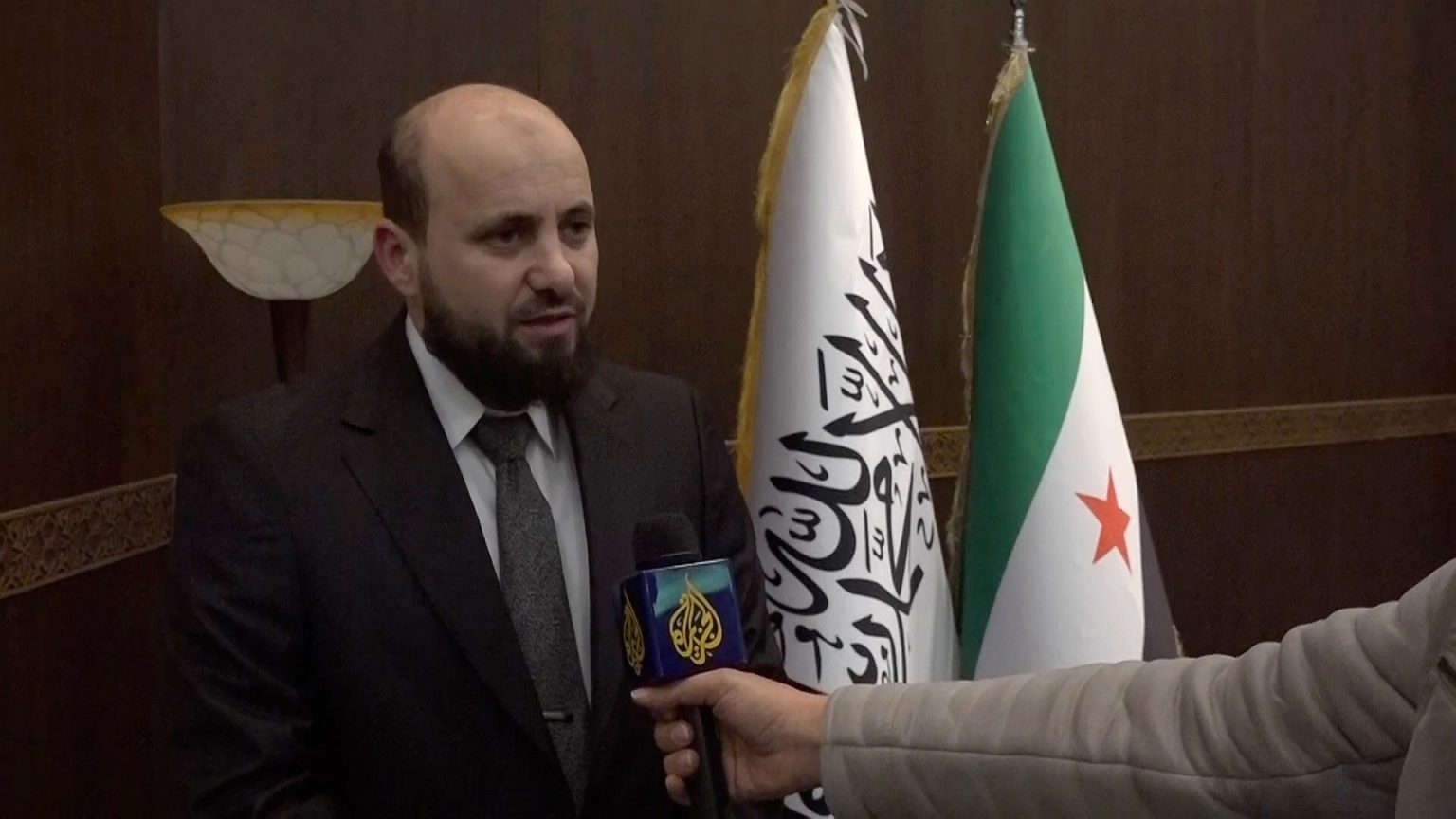 البشير للجزيرة: حكومة الإنقاذ ستسيّر الأعمال حتى وضع الدستور