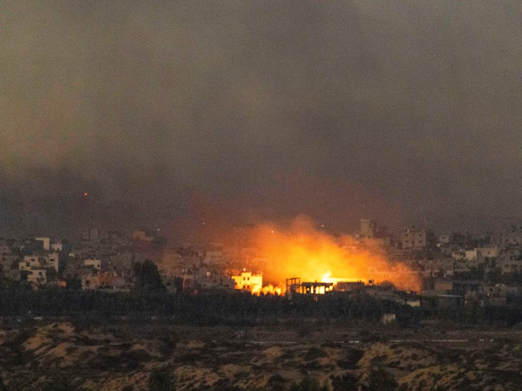 الاحتلال يستهدف نازحين بمخيم البريج ويكثّف القصف شمال غزة