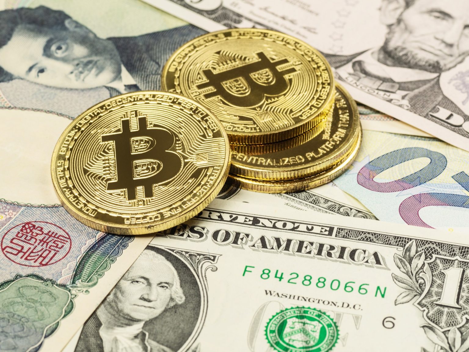 كادت تلامس 104 آلاف دولار.. لماذا تواصل بتكوين كسر المستويات القياسية؟