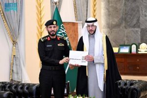 محافظ الطائف يكرم مدير إدارة دوريات الأمن