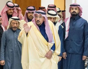 أمير القصيم يعزي أسرة الزويد