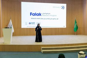 طالبة تؤسس وتدير برنامجًا إرشاديًا لأبحاث الفضاء