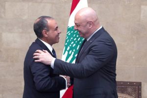 وزير الخارجية المصري من بيروت: تشكيل حكومة لبنانية جديدة لمواجهة التحديات
