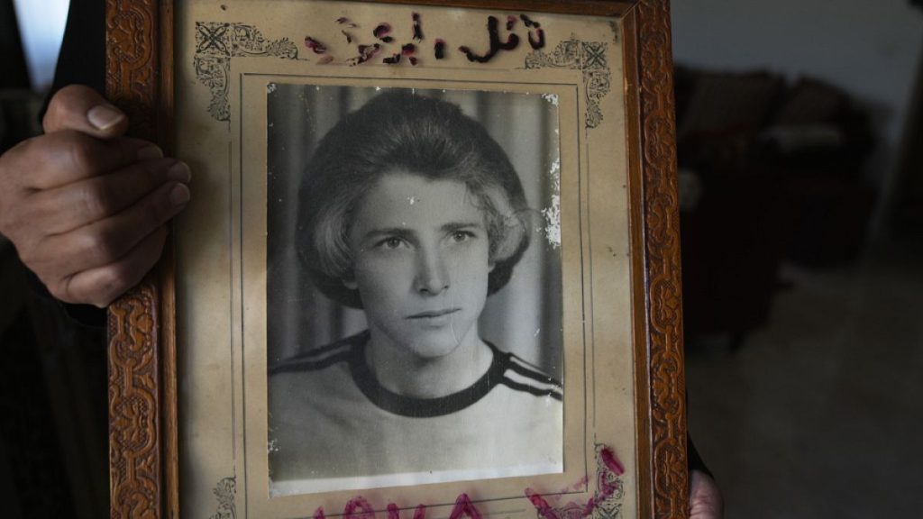 “عميد الأسرى” الفلسطينيين نائل البرغوثي حرًا طليقًا بعد 45 عاما.. ماذا نعرف عنه؟