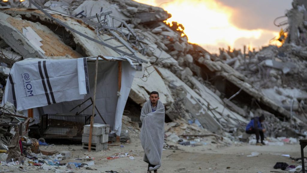 فيديو. سكان غزة يجدون في الطاقة الشمسية بديلا لمواجهة أزمة شحّ الكهرباء في القطاع المدمر