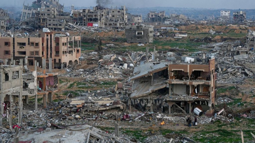 “هذه أرضي أنا”.. هكذا رد سكان غزة على خطة ترامب لتهجير فلسطينيي القطاع
