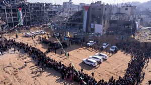 مباشر – حماس تُسلم أسيرين للصليب الأحمر بخان يونس وترقب لفتح معبر رفح لإجلاء الجرحى