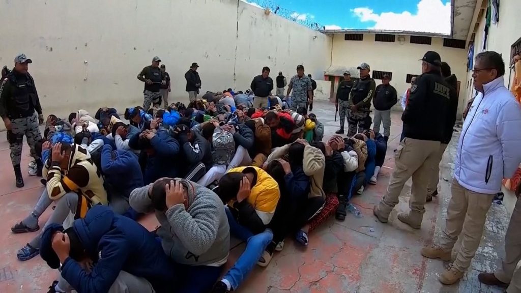 فيديو. السلطات البيروفية تكشف شبكة اتصالات سرية في أعلى سجن بجبال الأنديز