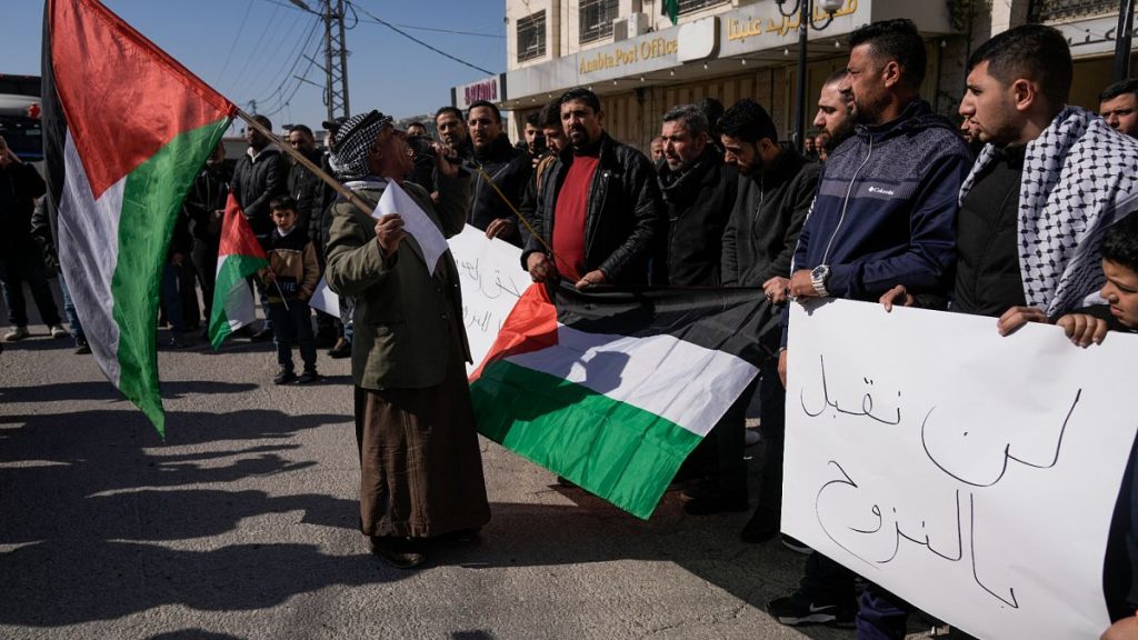 “حتما سنعود “.. مظاهرة تندد بتهجير 40 ألف فلسطيني من بيوتهم في الضفة المحتلة