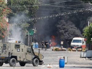 نزوح الآلاف.. إسرائيل تهدم المباني وتجرف الطرق في جنين