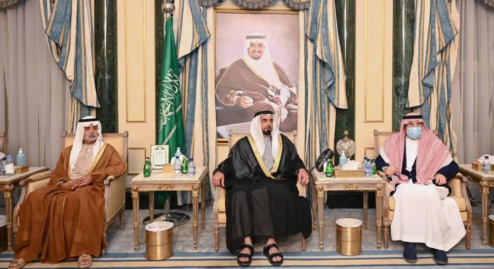 ممثل رئيس الإمارات يقدم واجب العزاء في وفاة الأمير محمد بن فهد بن عبدالعزيز