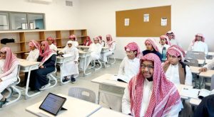 «الزي السعودي» يزين المدارس