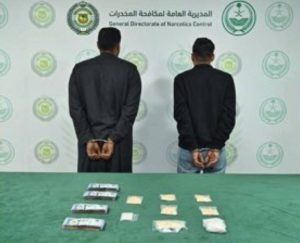 تبوك: القبض على شخصين لترويجهما 1803 أقراص «إمفيتامين»