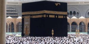 خطيب الحرم المكي: كل من أعجب بقوته من الخلق واعتمد عليها خسر وهلك