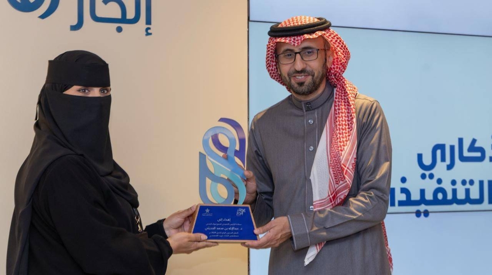 تخصصي تبوك يكرّم الموظفين والأقسام المميزة
