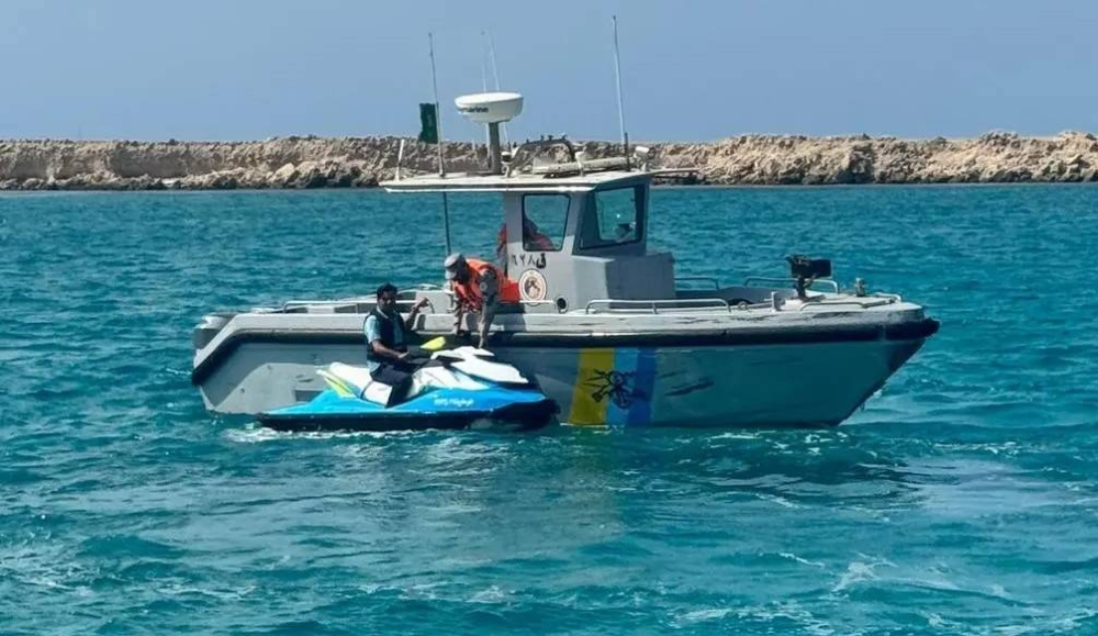 جدة: إنقاذ مواطن تعطلت واسطته البحرية في عرض البحر
