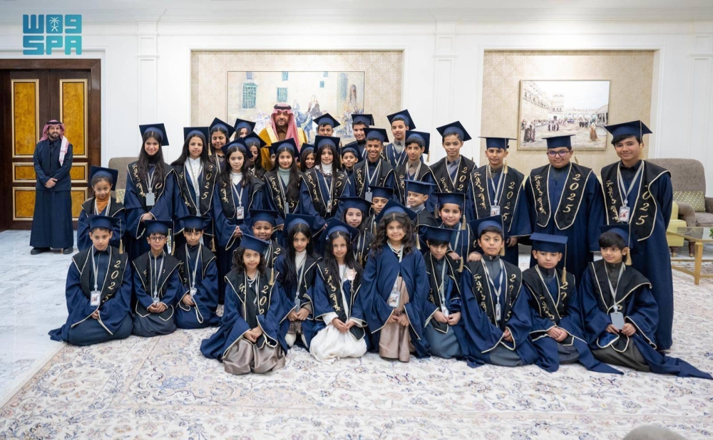 أمير الحدود الشمالية يستقبل الأطفال الإعلاميين بعد إتمامهم برنامج «الإعلامي الصغير»