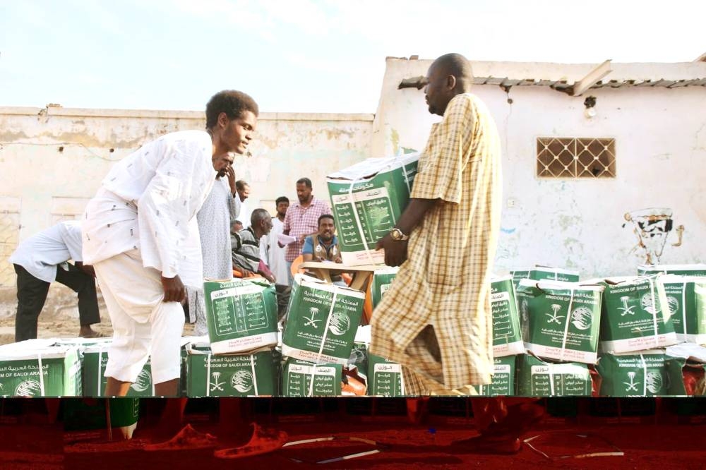 سلال غذائية سعودية للنازحين بالسودان.. وعمليات قلب للمرضى في أوزبكستان