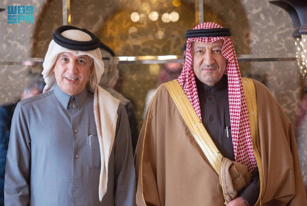 الخريجي يلتقي وزير الدولة للشؤون الخارجية بدولة قطر