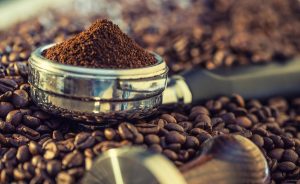 الأمطار ورائحة القهوة تبهج زوار فعاليات معرض البن السعودي الدولي بمحافظة الداير