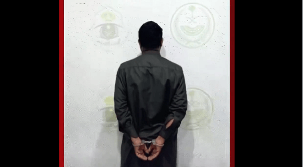 بالفيديو.. القبض على مقيم يمني استغل طفلاً في التسوّل والاعتداء عليه بالضرب