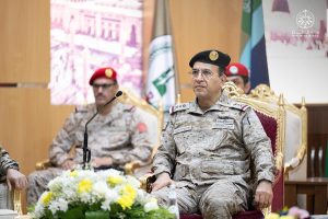 نائب رئيس هيئة الأركان يتفقد قيادة عدة مناطق