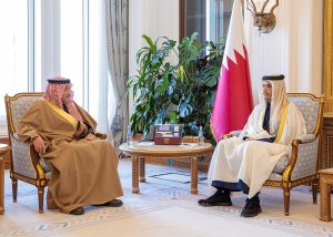 نائب وزير الخارجية يبحث علاقات التعاون مع رئيس وزراء قطر