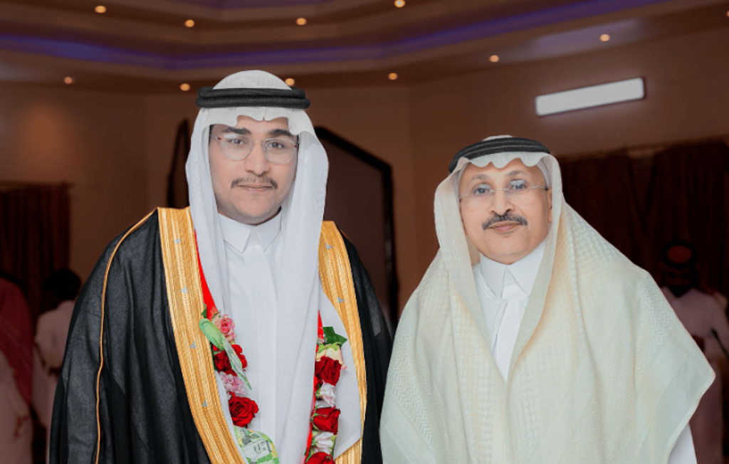 الزميل مجاهد الحكمي يدخل القفص الذهبي