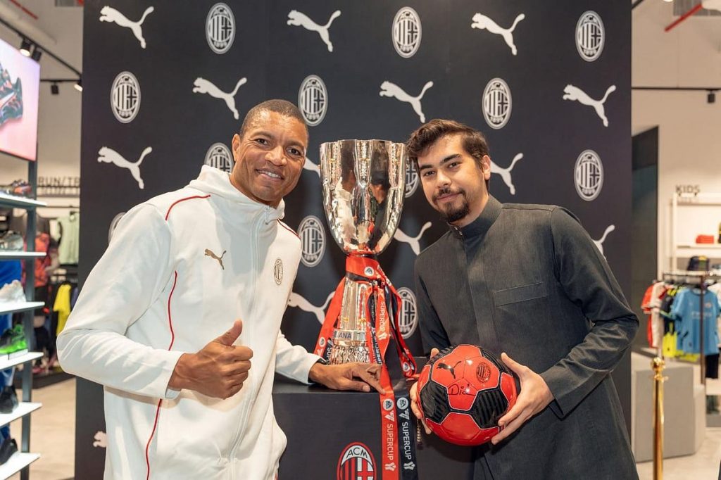 إيه سي ميلان يحتفل بنجاح جولة كأس السوبر الإيطالية في الرياض