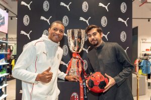 إيه سي ميلان يحتفل بنجاح جولة كأس السوبر الإيطالية في الرياض