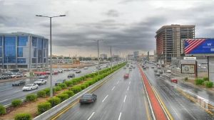 الأرصاد عن طقس الجمعة: سحب ممطرة ورياح نشطة مثيرة للأتربة على عدة مناطق