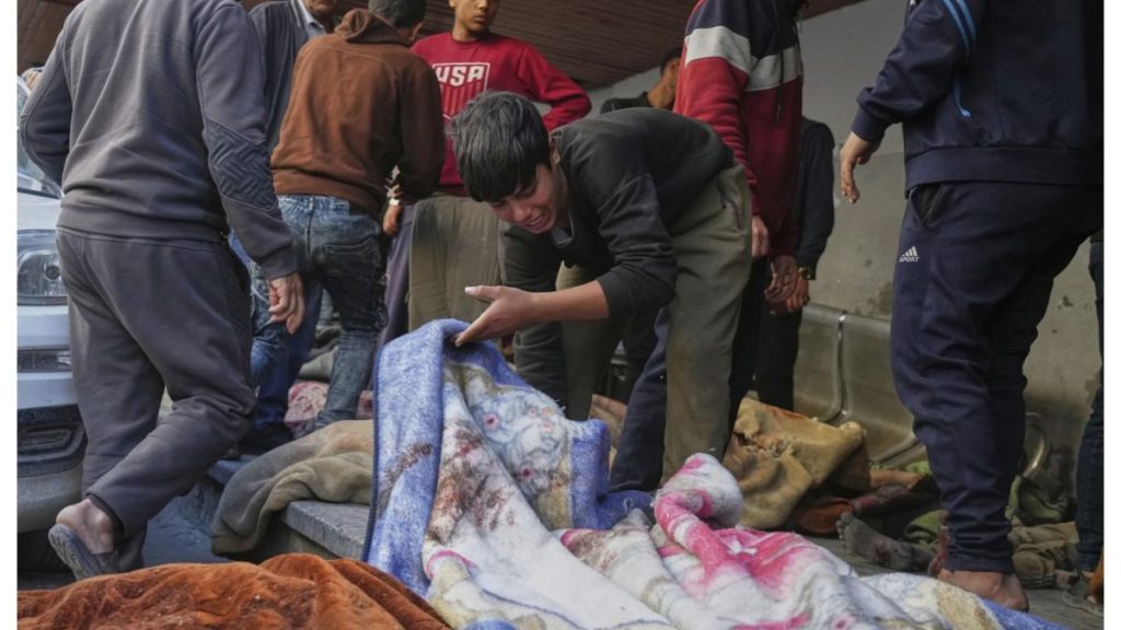 مباشر – حرب غزة تتجدد… مئات القتلى الفلسطينيين وصاروخ يمني يستهدف قاعدة نيفاتيم الإسرائيلية