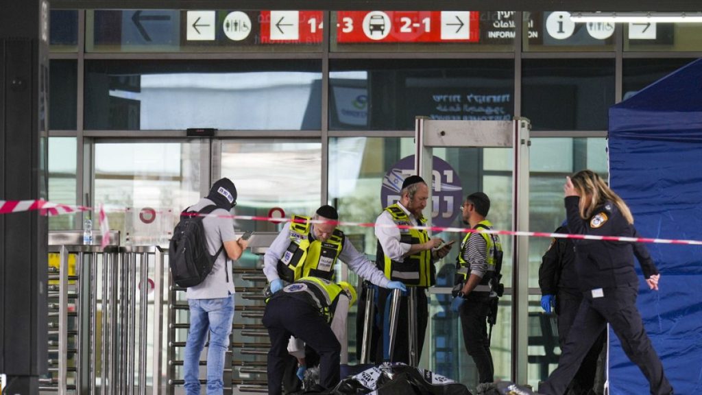 مقتل إسرائيلي وإصابة آخرين بحادث طعن في حيفا