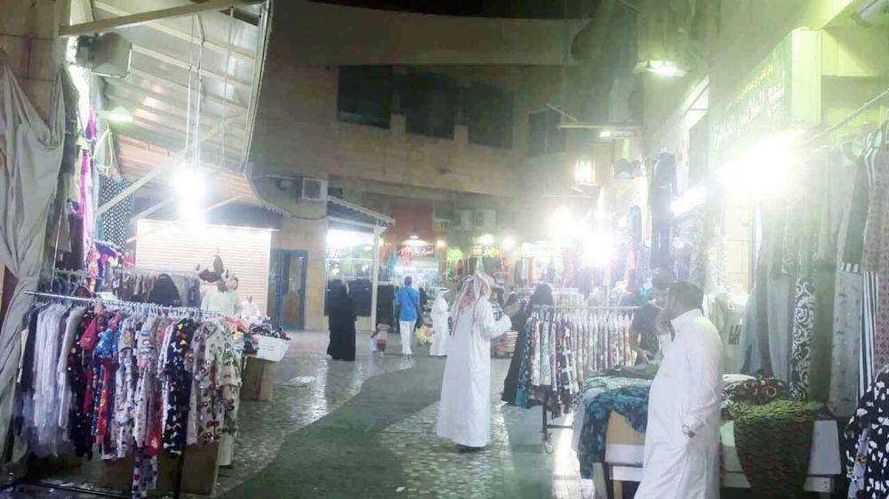 أسواق الرياض الشعبية.. إقبال على السلع الرمضانية