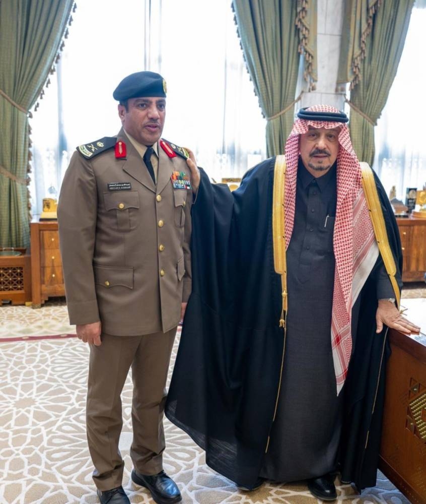 أمير منطقة الرياض يقلّد مساعد مدير مرور المنطقة رتبته الجديدة