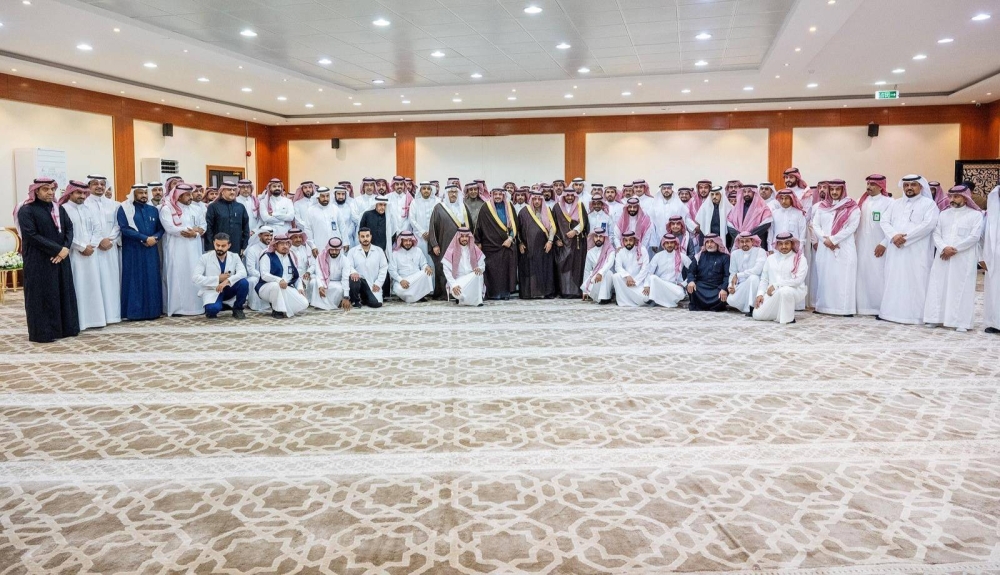 أمير القصيم يشارك منسوبي الصحة بالمنطقة طعام الإفطار