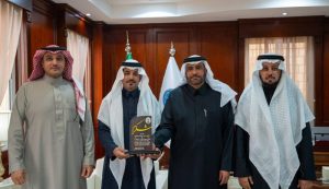 رئيس جامعة حائل يستقبل العنزي بمناسبة انتهاء عمله