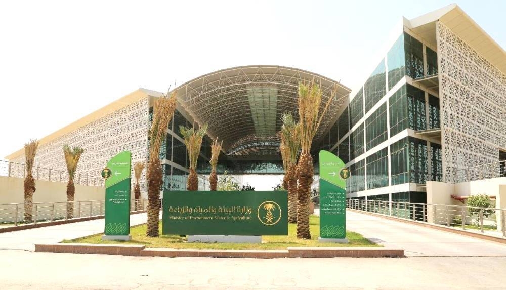329 إنذاراً ومخالفة على منشآت بأسواق مكة