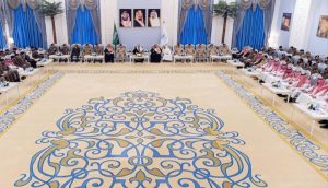 محافظ الأحساء يشارك قيادات القطاعات الأمنية الإفطار الرمضاني
