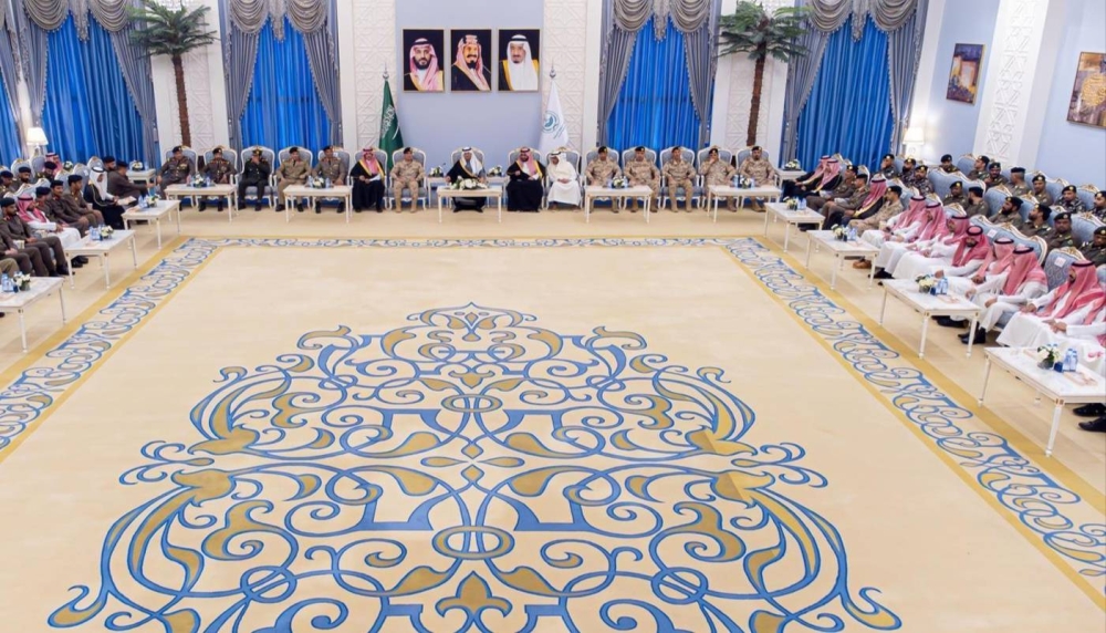 محافظ الأحساء يشارك قيادات القطاعات الأمنية الإفطار الرمضاني