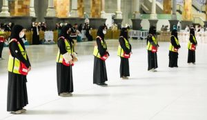 متطوعو الدفاع المدني يشاركون في خدمة ضيوف الرحمن