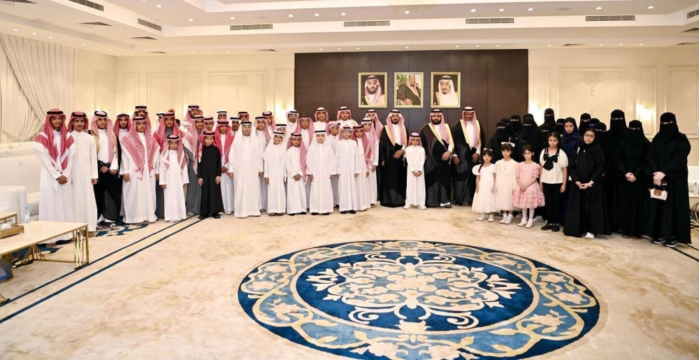 محمد بن عبدالعزيز يكرّم الطلبة الفائزين بجائزة «منافس 2024م»