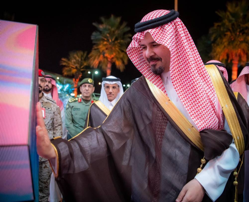أمير المدينة يُدشن صالة «التنفيذي» بمطار الأمير محمد بن عبدالعزيز الدولي