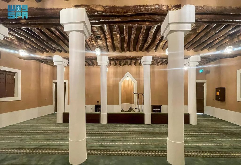 مشروع الأمير محمد بن سلمان لتطوير المساجد التاريخية يعيد الأصالة العمرانية لسقف مسجد الرويبة بالقصيم